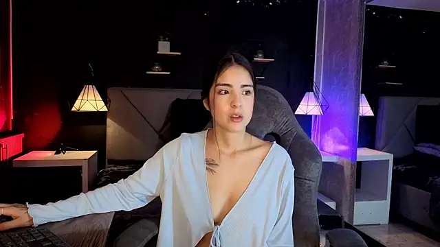 giapearl25 online show from October 2025 01:23:04 PM