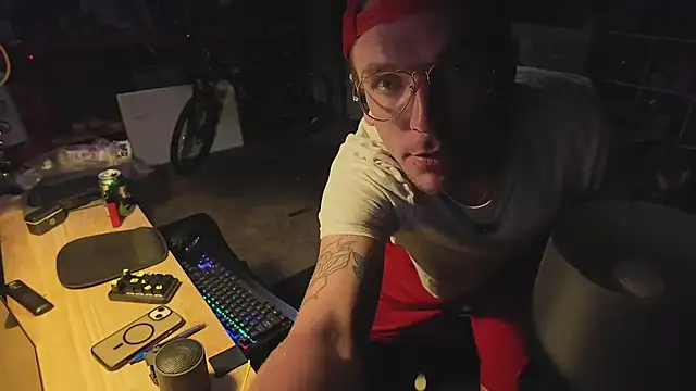 AverageMaleJay online show from July 2026 02:31:02 AM