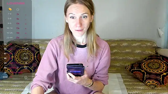 Snapshot of Amalia_Mio chatting on October 2025 10:16:02 AM Amalia Mio online show from October 2025 10:16:02 AM