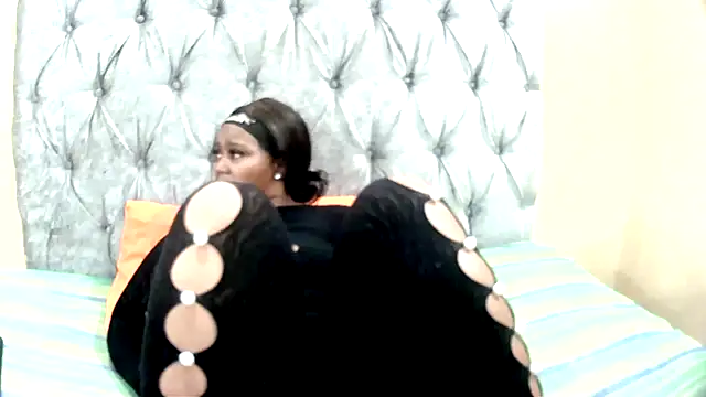 Lollilips105 online show from December 2025 06:03:02 PM