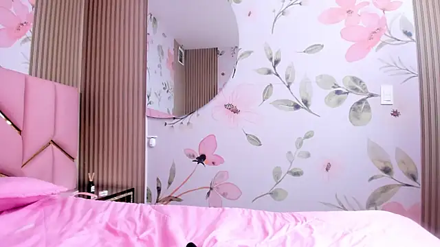 Laia 18 online show from November 2025 12:16:02 PM