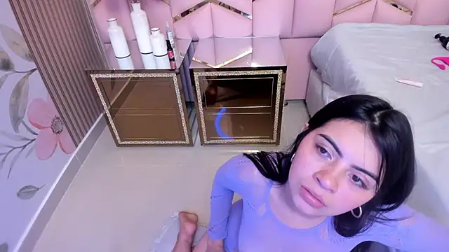 Laia 18 online show from November 2025 12:36:01 AM