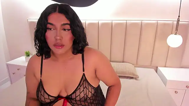 Snapshot of CatalinaCoopper chatting on December 2025 04:21:01 AM CatalinaCoopper online show from December 2025 04:21:01 AM