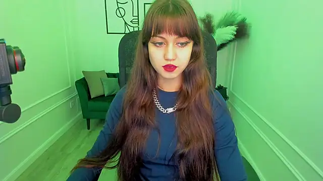 TiffanyYounge online show from November 2025 12:38:01 PM