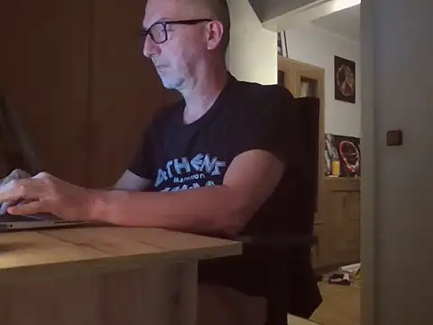 Snapshot of SilkenQuip chatting on October 2025 06:38:02 PM SilkenQuip online show from October 2025 06:38:02 PM