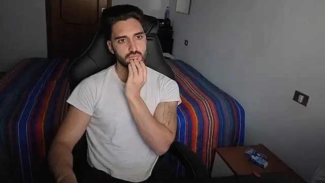 Al3xox02 online show from April 2026 06:08:02 PM