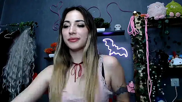 Snapshot of Walleriana chatting on October 2025 12:11:02 AM Walleriana online show from October 2025 12:11:02 AM