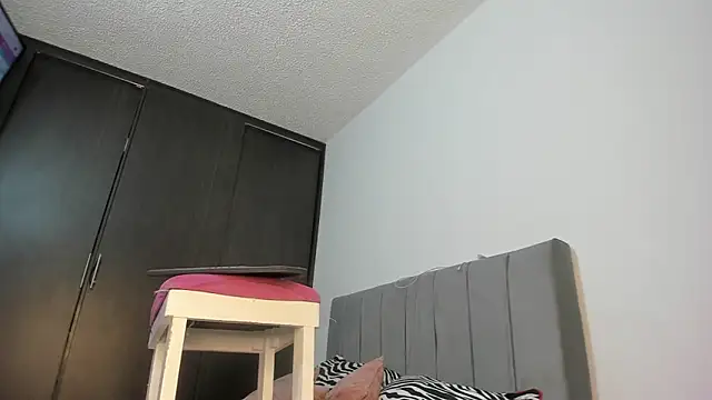 Snapshot of emy_collyns chatting on October 2025 02:48:02 AM emy collyns online show from October 2025 02:48:02 AM