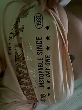 Azull14 online show from October 2025 07:11:02 PM