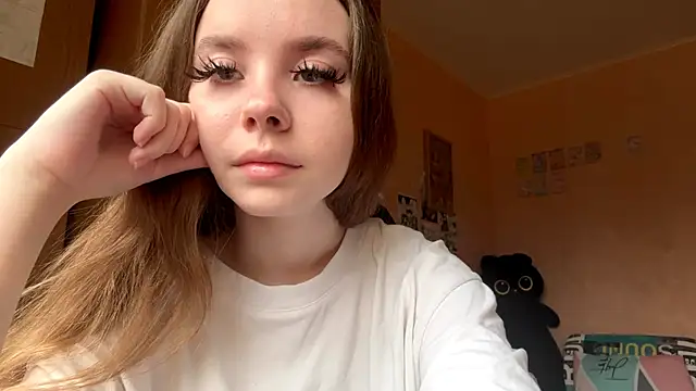 EhtelBiondi online show from November 2025 08:14:02 AM