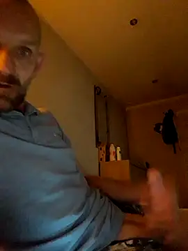 Snapshot of Remello1 chatting on May 2026 11:14:02 PM Remello1 online show from May 2026 11:14:02 PM