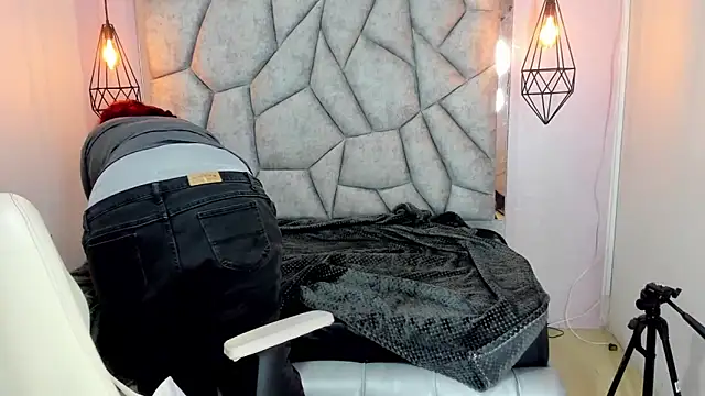 Addyy 02 online show from April 2026 07:15:01 PM