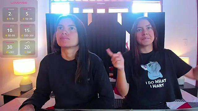 Sofy and Mia online show from November 2025 12:26:01 PM