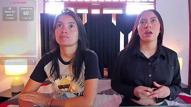 Sofy and Mia online show from November 2025 12:49:02 PM