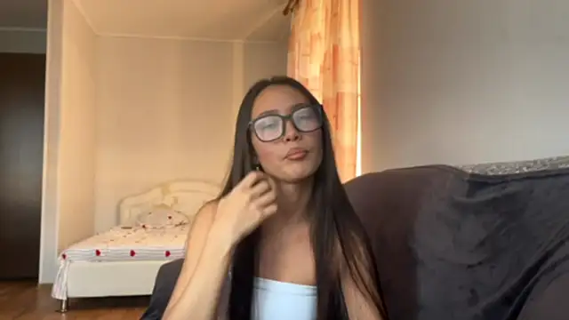 Snapshot of KamilahArcilla chatting on October 2025 01:27:01 AM KamilahArcilla online show from October 2025 01:27:01 AM