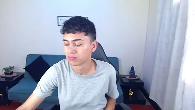 Snapshot of Alancum7 chatting on December 2025 01:06:01 PM Alancum7 online show from December 2025 01:06:01 PM