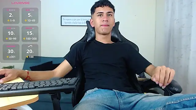 Snapshot of Alancum7 chatting on February 2026 01:01:02 PM Alancum7 online show from February 2026 01:01:02 PM