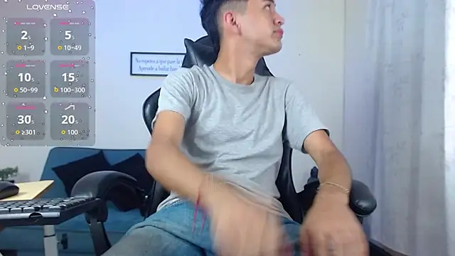 Snapshot of Alancum7 chatting on February 2026 12:48:02 PM Alancum7 online show from February 2026 12:48:02 PM