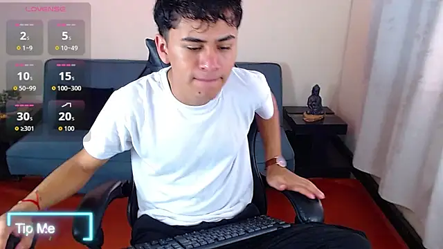 Snapshot of Alancum7 chatting on April 2026 12:49:01 PM Alancum7 online show from April 2026 12:49:01 PM