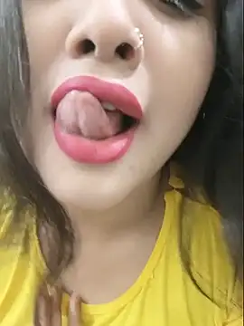 Snapshot of Beauty_Queen_Soniya chatting on July 2026 03:54:02 AM Beauty Queen Soniya online show from July 2026 03:54:02 AM