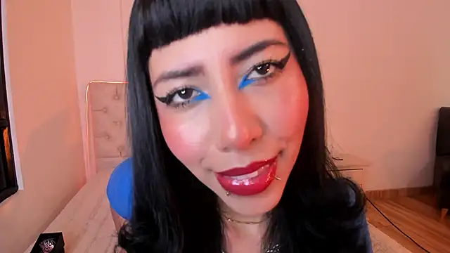 Snapshot of Nina_fox_0691 chatting on May 2026 05:32:02 PM Nina fox 0691 online show from May 2026 05:32:02 PM