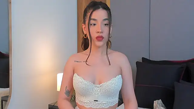 Snapshot of AryBlair chatting on November 2025 01:25:02 AM AryBlair online show from November 2025 01:25:02 AM