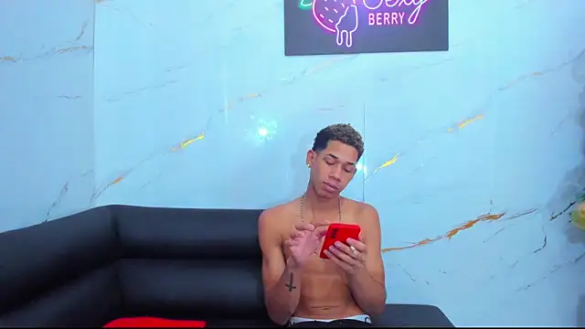 Snapshot of Little_nicoll chatting on January 2026 10:13:02 PM Little nicoll online show from January 2026 10:13:02 PM