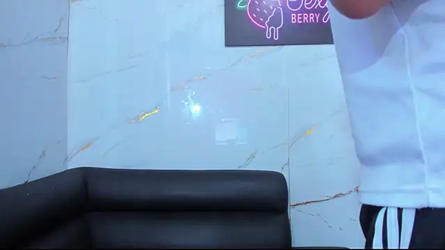 Snapshot of Little_nicoll chatting on January 2026 11:18:01 PM Little nicoll online show from January 2026 11:18:01 PM