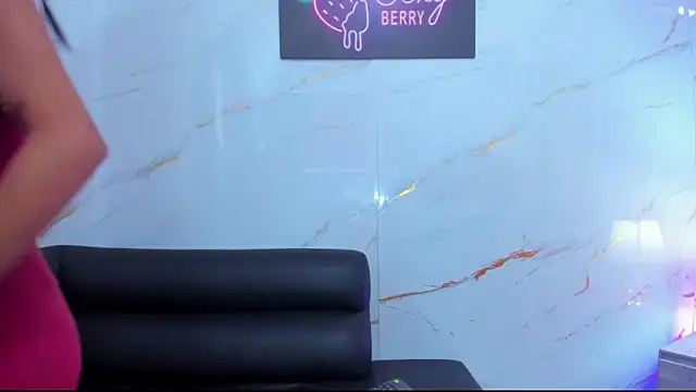 Snapshot of Little_nicoll chatting on January 2026 11:06:02 PM Little nicoll online show from January 2026 11:06:02 PM