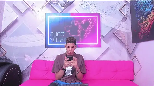 Snapshot of Little_nicoll chatting on February 2026 10:24:01 PM Little nicoll online show from February 2026 10:24:01 PM