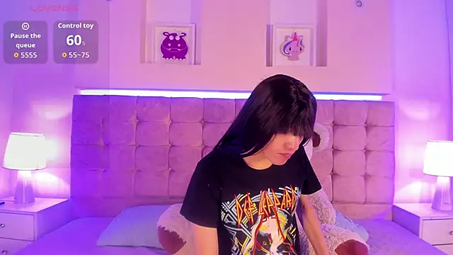 Naya Velvet online show from November 2025 03:57:01 PM