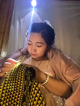 miemie-xx online show from November 2025 01:32:02 PM