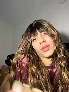 SiaraRealist online show from November 2025 12:54:01 AM