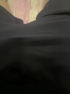 Snapshot of Showciu chatting on November 2025 08:09:01 PM Showciu online show from November 2025 08:09:01 PM