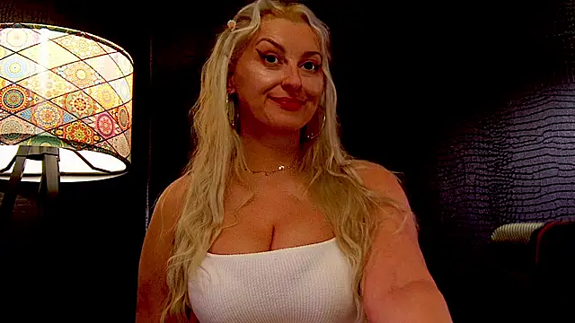 LeticiaReys online show from January 2026 06:00:02 PM