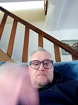 macdut67 online show from October 2025 03:23:02 PM