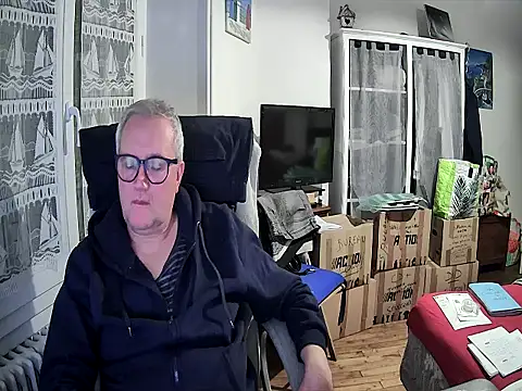 Snapshot of macdut67 chatting on February 2026 01:43:02 AM macdut67 online show from February 2026 01:43:02 AM