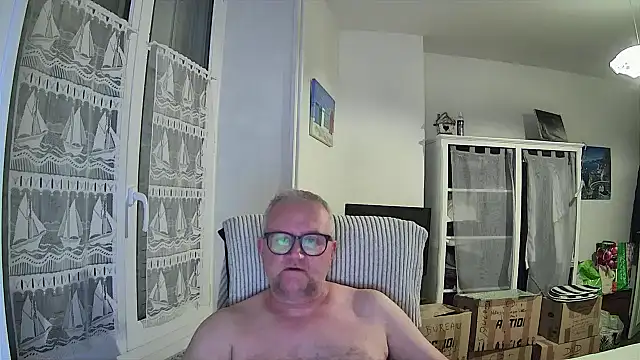 Snapshot of macdut67 chatting on April 2026 11:38:02 PM macdut67 online show from April 2026 11:38:02 PM