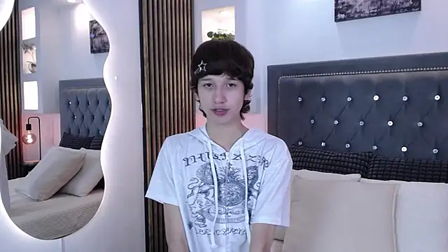 Emo Boy  online show from April 2026 08:25:02 PM