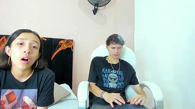 Snapshot of Taylor_and_exidt chatting on October 2025 01:00:02 PM Taylor and exidt online show from October 2025 01:00:02 PM