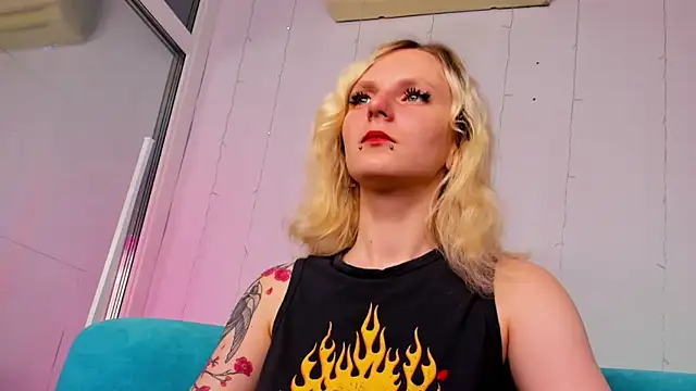 LikiLips online show from October 2025 01:37:01 AM