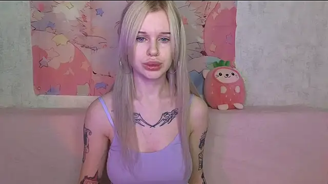 Snapshot of HoneyGold_ chatting on December 2025 04:18:02 AM HoneyGold online show from December 2025 04:18:02 AM