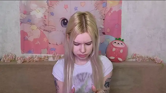 Snapshot of HoneyGold_ chatting on February 2026 04:17:02 AM HoneyGold online show from February 2026 04:17:02 AM