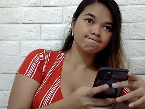 Snapshot of PinayHugwclit4sale chatting on October 2025 05:52:02 AM PinayHugwclit4sale online show from October 2025 05:52:02 AM