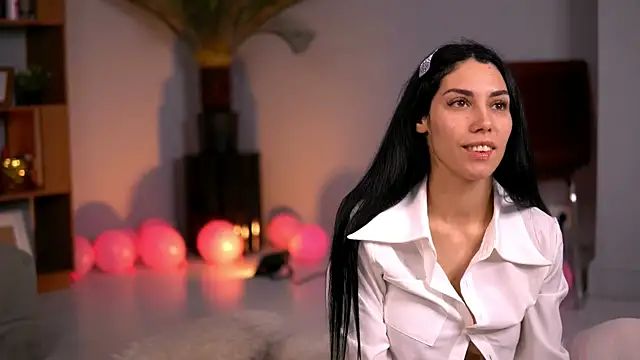 SiennaLuna online show from November 2025 05:08:02 AM