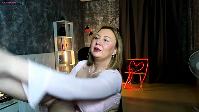 scent  of woman online show from November 2025 01:38:01 AM