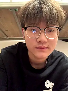 KK-cuteboy online show from November 2025 10:40:02 AM