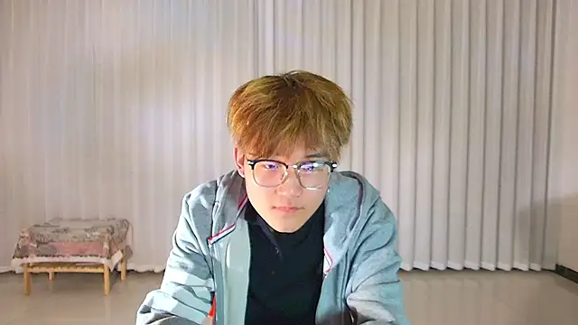 KK-cuteboy online show from April 2026 11:26:02 AM