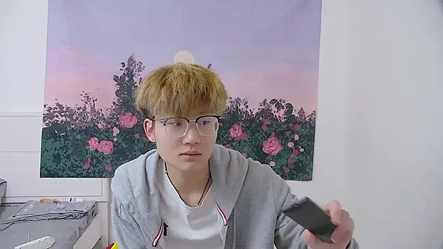 KK-cuteboy online show from April 2026 05:34:01 AM