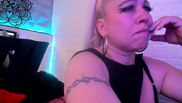 pamela velazco online show from December 2025 09:02:01 PM